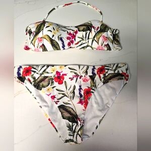 Gianni Bini White Ribbed Floral Bikini Sz L- MAKE OFFER!